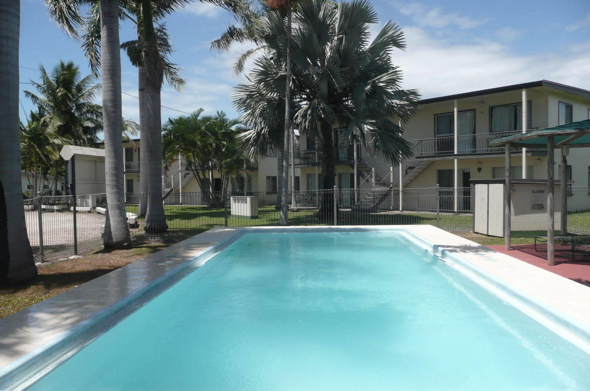 Ocean Breeze Apartments Bowen Eksteriør billede