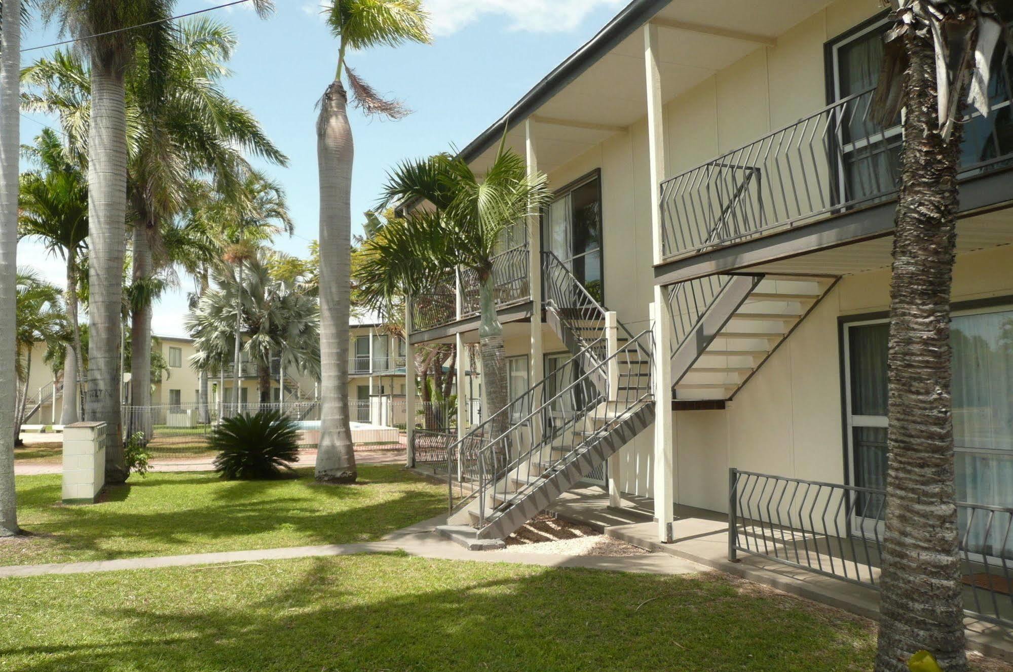 Ocean Breeze Apartments Bowen Eksteriør billede