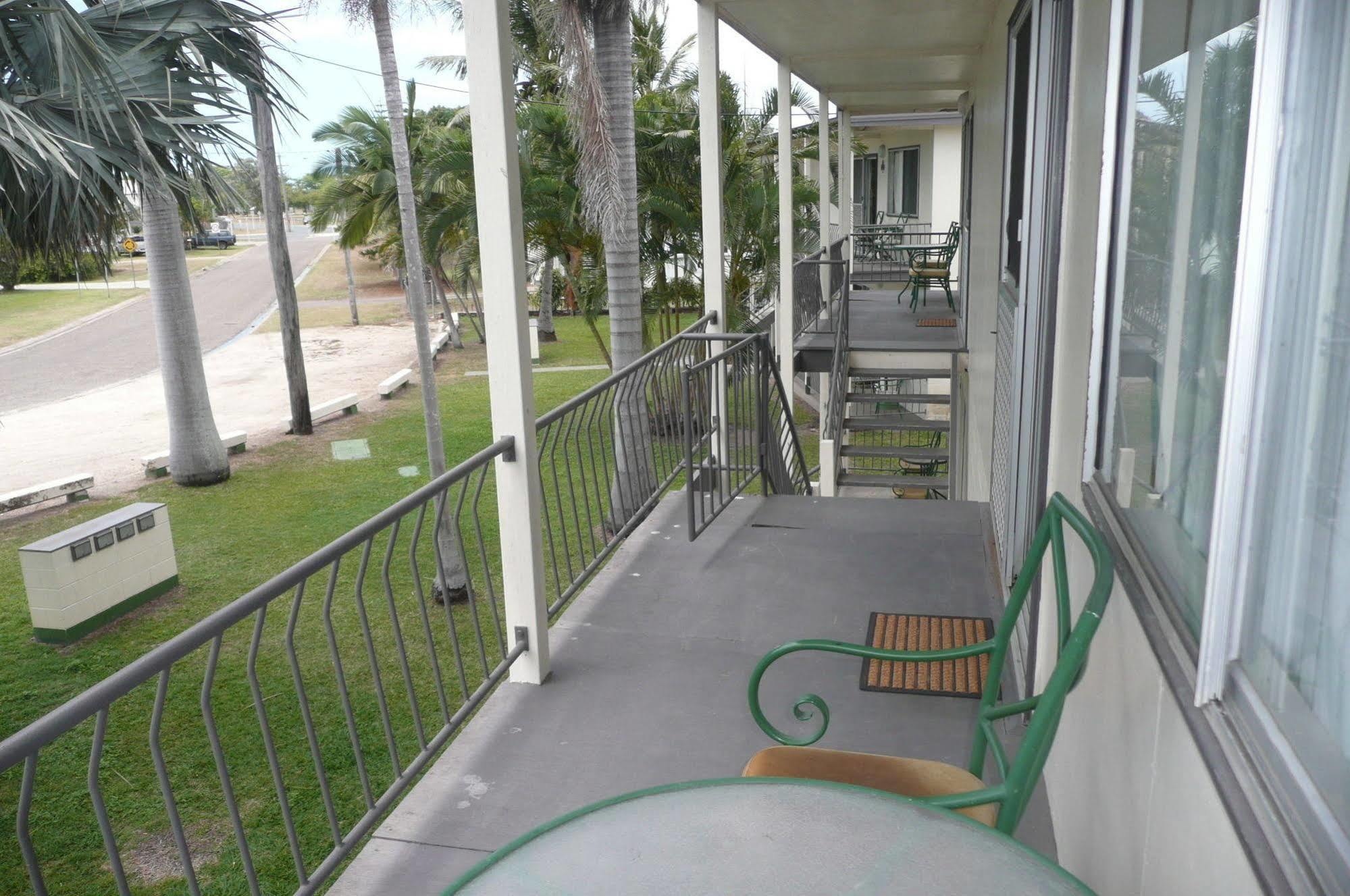 Ocean Breeze Apartments Bowen Eksteriør billede